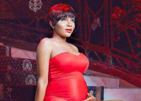 syndy-emade-enceinte-lefilmcamerounais-1