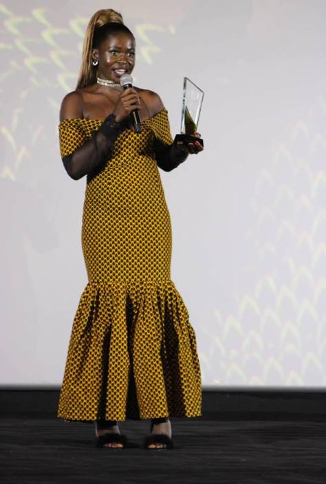 Azah-melvine-trophee-lfc-awards-1-lefilmcamerounais